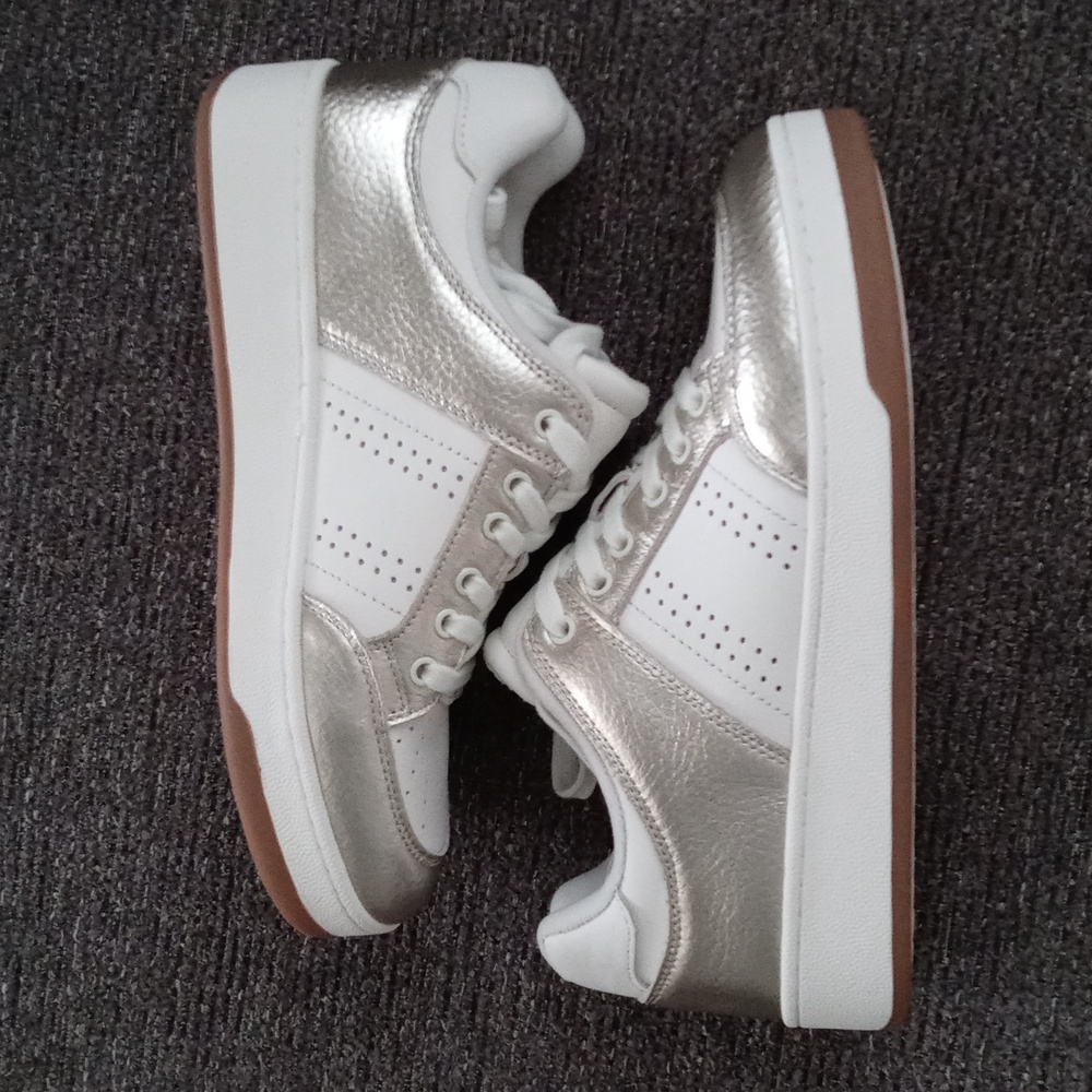 🆕️ 🌞Marc Fisher🌞 - "Flynnt" Ivory/Gold Metallic Leather Sneaker - Picture 7 of 11
